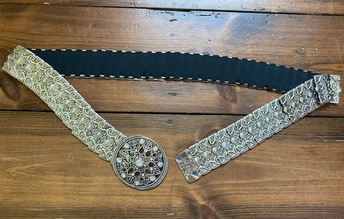 Stunning elasticated silver - stunning,