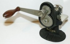 SINGER USA - Pinker Machine, Hand Operated Vintage Sewing, Pinking VG+