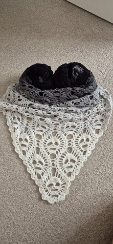 Skull crochet ombre triangle - skull,