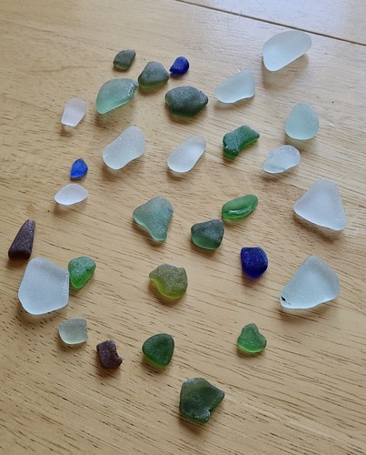 Sea glass pieces curved - glass, edge
