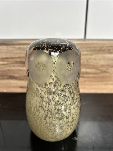 Wedgewood glass speckled - speckled, owl