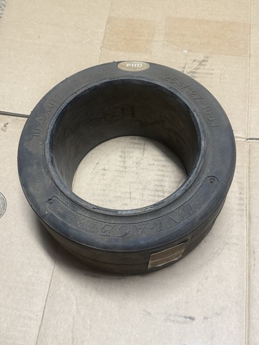 10x5x6 solid forklift tire - 1/2,