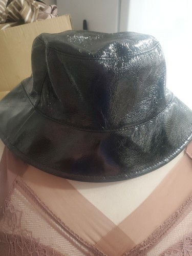 Black patent glossy - bucket, hat