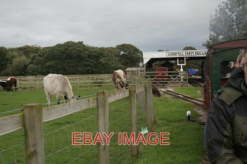 Photo windmill farm railway - photo,