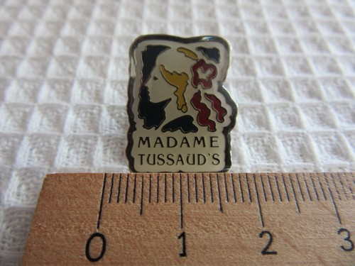 Madame tussauds rare - rare, badge