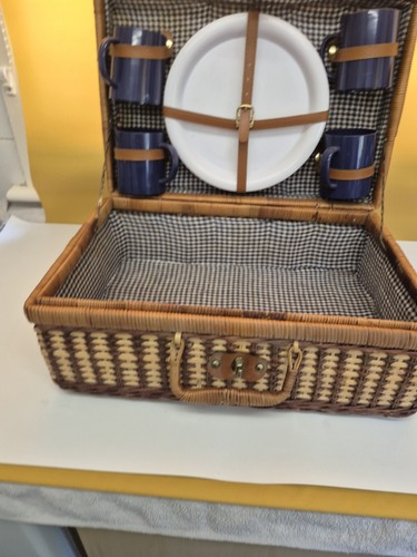 Vintage wicker picnic hamper - picnic,
