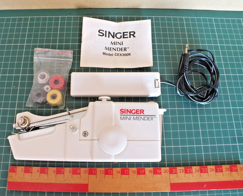Vintage singer mini - singer, mender