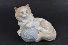 Lladro NAO Cat with Wool Yarn Figurine Daisa 1978 Vintage Porcelain Ornament 
