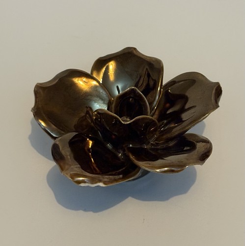 Metallic bronze flower - bronze, shape
