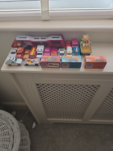 Die cast cars job lot - die,