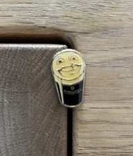 GUINNESS Smiley Face Pint glass ENAMEL PIN BADGE vintage 