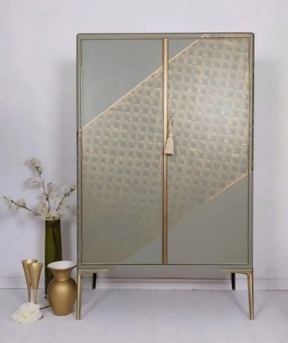 Stunning drinks cabinet - stunning,