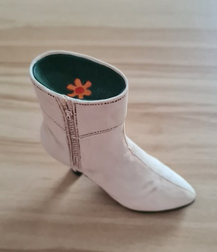 Just the right style ingenue - just,
