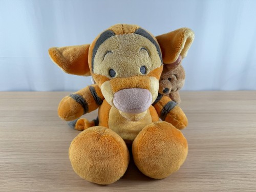 Disney parks tigger holding - disney,