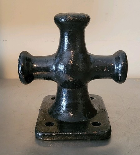 Antique cast iron mooring - cast,