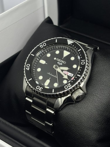 Seiko men black - black, dial