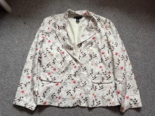 Dialogue white floral