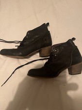 Red or Dead Boots Size 39