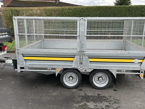 Tipping trailer for - trailer,