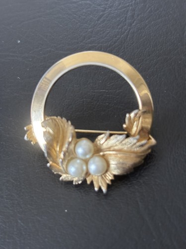 Sarah coventry brooch leaves - coventry,