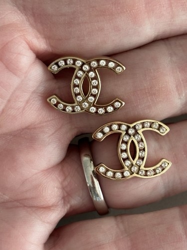 Authentic chanel crystal - cc,