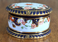 Antique Royal Crown Derby Round Imari 9259 Porcelain Round Trinket Pill Box 1009