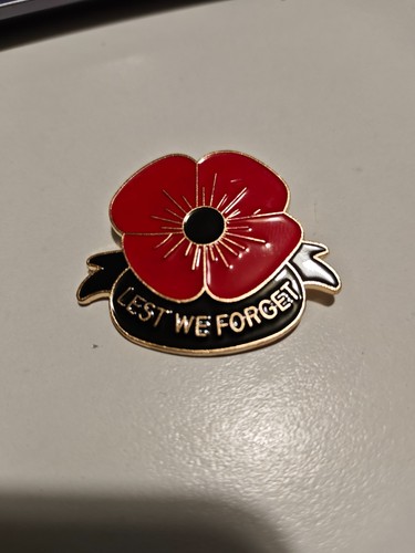 Poppybadge flower pin badge - poppybadge,