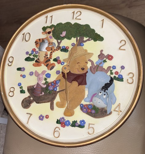 Winnie the pooh raised - raised, figures