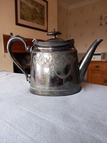 Silver plated teapot - jh,