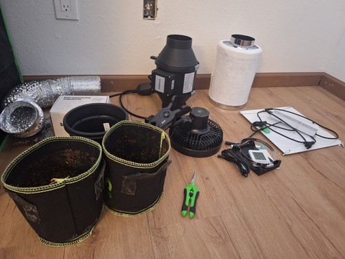 Vivosun 2x2 grow - grow, tent