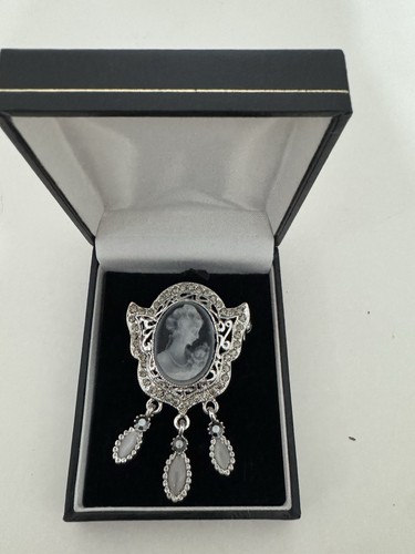 Old vintage cameo broach - old,