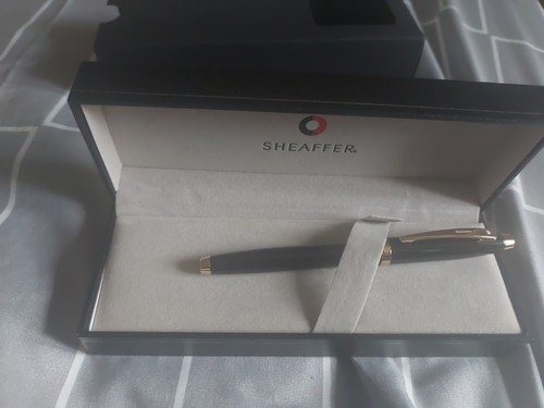 Sheaffer black gold trim - black/,