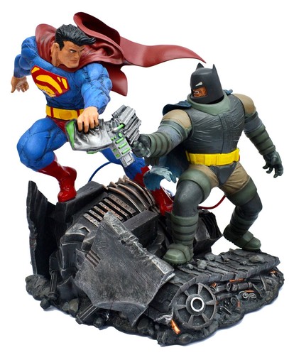 Batman superman statue - batman, vs