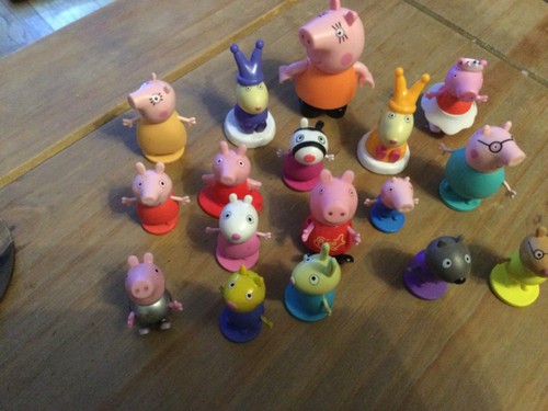 Peppa pig figure bundle - 17,