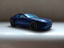 HOT WHEELS ASTON MARTIN V8