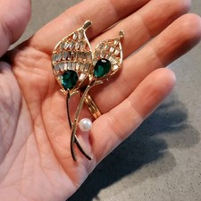 Vintage Style Peacock Feather Brooch, Gold Tone. Green&White Rhinestones.Pearl.