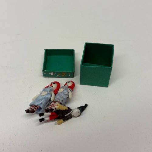 12th scale dolls house - scale,