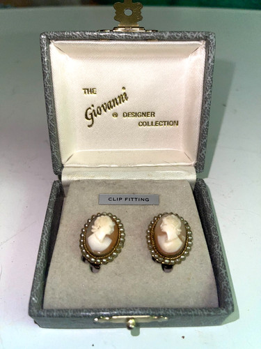 Pair vintage giovani clip - vintage,