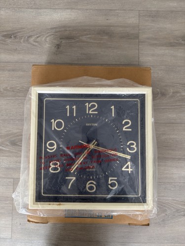 Vintage quartz analogue clock - vintage,