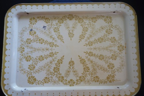 Vtg lavada gold and - and, cream