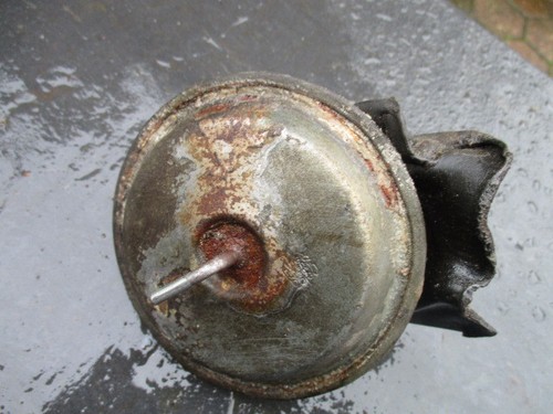 Corvette retainer vacuum - retainer,