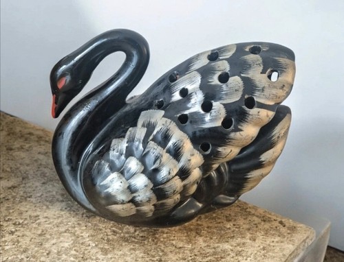 Staffordshire black swan - black,