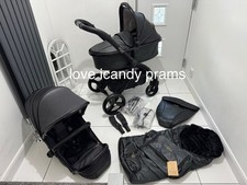 Egg 2 Jurassic black/gold  Package With Carrycot  And Accessories ?