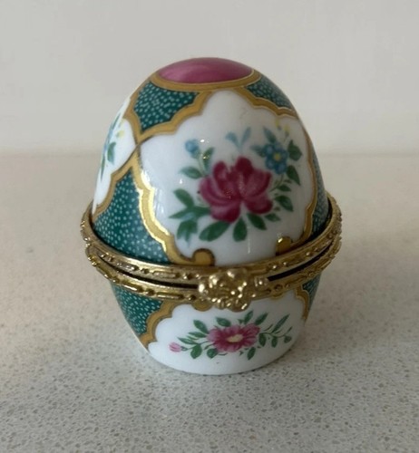 Small pretty floral ceramic - pretty,