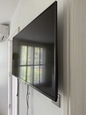 SONY KD-43XG8305 TV WITH REMOTE CONTROL IN GOOD CONDITION