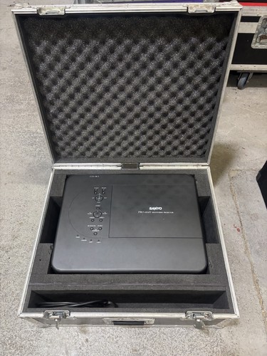 Sanyo pdg dxt10l projector - projector, no