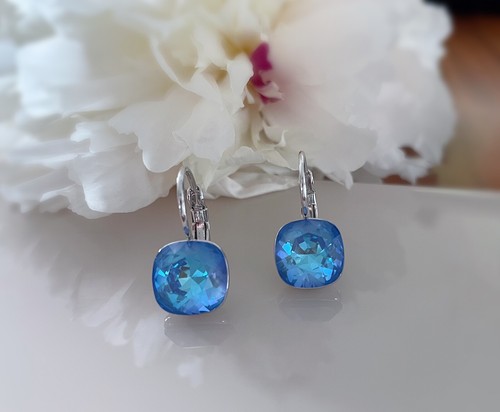 Dangle square 8mm blue ish - square,