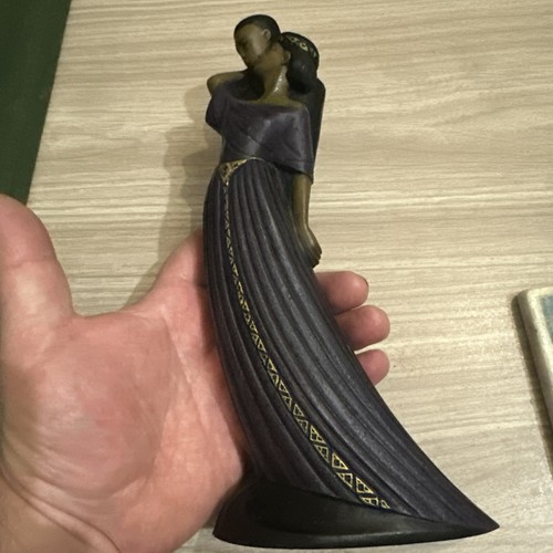 Mahogany princess figurine - mahogany,