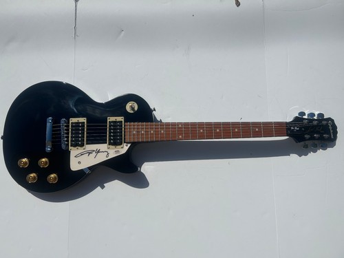 Angus young signed autographed - angus,
