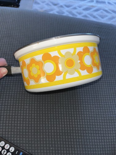 Floral 1970s saucepan - saucepan, no